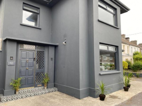 Twelve - Boutique Guest House -Galway City Centre -6 Bed En-Suite - Free Parking